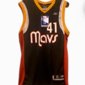 NWT Dirk  Nowitski SMALL REEBOK  Dallas Mavs youth jersey-red yellow bla…